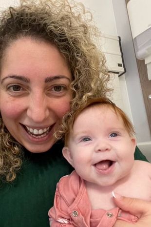 Layla và mẹ cô ấy Rula ( Hình ảnh: Kubet)