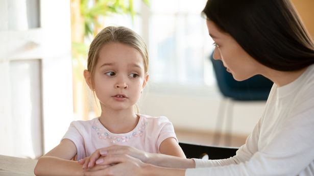 Giáo viên bối rối sau khi phụ huynh đổi tên cho cậu bé bốn tuổi vào năm học mới-Kubet